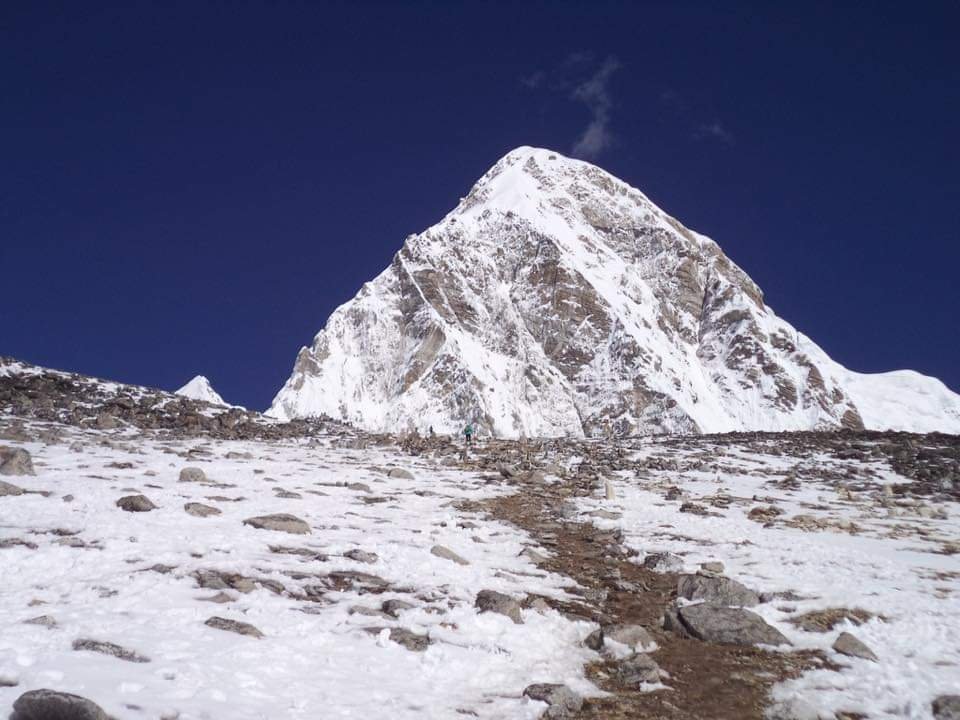 Mount Pumori view with the trail to Kalapatthar from Gorakshep